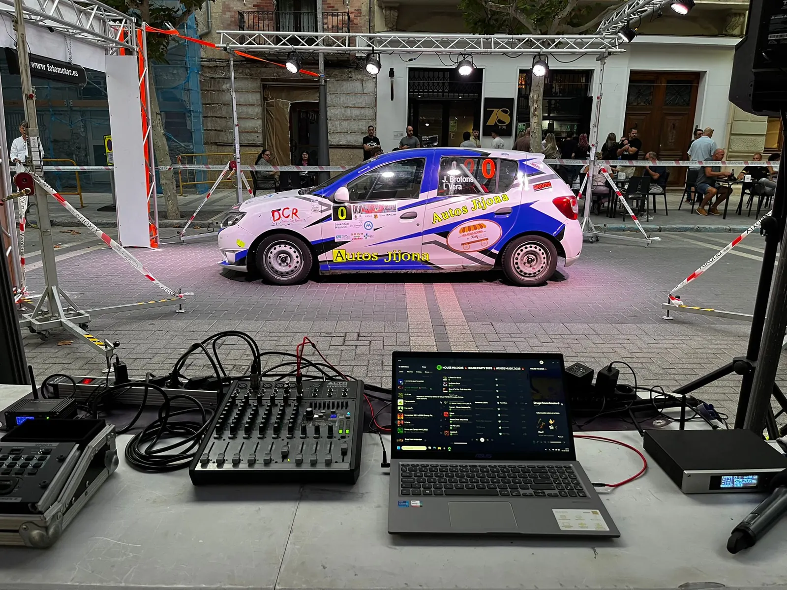 Producción técnica de sonido e iluminación en un evento deportivo en Alicante