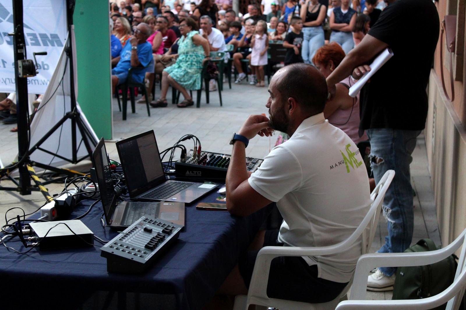 Manu Events trabajando en la producción técnica de un evento en Alicante